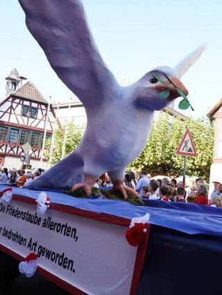 Zur bedrohten Tierart erklärte die Gruppe Adi die Friedenstaube.