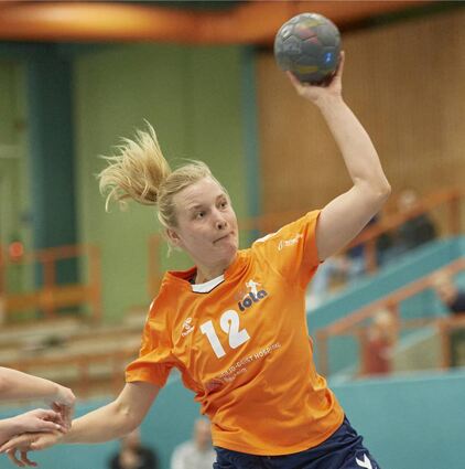 FSG-Spielerin Janna Brötzmann traf zum 18:18-Endstand und sicherte den Lolas somit den ersten Punktgewinn der Saison.