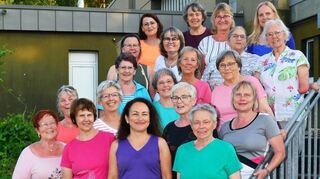 Im 40. Jahr des Bestehens der Abteilung präsentierten sich die Gymnastikdamen vor ihrer Übungsstunde an der Lautertalhalle.