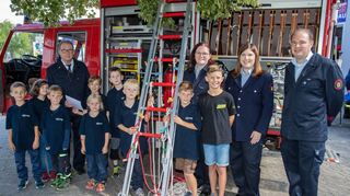 Seit gut einem Jahr gibt es die Kinderfeuerwehr in Rodau, die von Matthias Schneider, seiner Stellvertreterin Christiane Gischas und Sabrina Schneider betreut wird. Jetzt stand die erste Tatzenprüfung an, bei die Mädchen und Jungen ihr Wissen in Sachen Brandschutz unter Beweis stellen konnten.