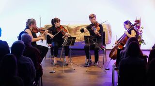 Den Auftakt-Abend der Musik-Collagen bestritt im Diefenbachsaal das junge Londoner Barbican Quartet.