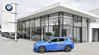 Die Familie Vogel verkauft ihre BMW-Autohäuser – darunter den Standort in Zwingenberg (unser Bild) – an die Emily-Frey-Gruppe.