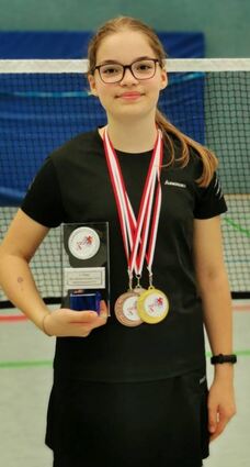 Neben dem Titel im Doppel holte Leona Frimmel vom TV Bensheim bei der Bad-minton-Hessenmeisterschaft der Jugend zwei weitere Medaillen.