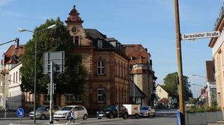 Das Parlament billigt die Kosten: Das frühere Postgebäude kann zur Flüchtlingsunterkunft umgebaut werden.