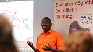 Der Berufschullehrer Bouma Bazié sprach am Freitag in der Karl-Kübel-Schule authentisch und anschaulich über sein Heimatland Burkina Faso.