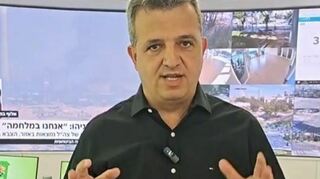 Ramat Gans Bürgermeister Carmel Shama-Hacohen hält die Einwohner per Facebook auf dem Laufenden.