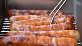 Der Gesangverein Liederkranz Einhausen hatte rund 1200 Bratwürste für sein traditionelles Schlachtfest vorbereitet. Dazu kamen noch Wellfleisch und die Schlachtplatte.