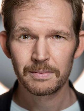 Als Kabarettist und Jongleur bekannt ist Timo Wopp.