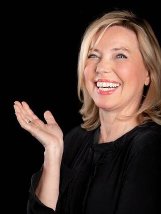 Unter anderem als „Kanzlersouffleuse“ begeistert Simone Solga.