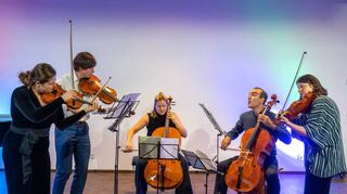 Das Karski Quartet gastierte gemeinsam mit dem Cellisten Raphale Feye im Rahmen der Zwingenberger Musik-Collagen im Diefenbachsaal des Bunten Löwen.