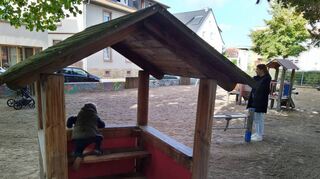 Jeden Mittwochvormittag will Eva Morawietz für Eltern und Kleinkinder auf einem von zwei Heppenheimer Spielplätzen parat sein und mit ihnen Zeit verbringen.