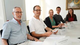 Beim Pressegespräch im Landratsamt (von links): Dr. Reinhard Blessing, Dr. Jens Braun, Gesundheitsdezernentin Diana Stolz, Dr. Oilver Saur und Apothekerin Kimberly Harisch.