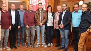 Alexander Fritz (Bildmitte) ist der neue Vorsitzende des DGB-Ortsverbandes Lautertal-Lindenfels, hier mit den neuen Vorstandsmitgliedern.