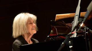 Carla Bley beim Eröffnungskonzert des Enjoy-Jazz-Festivals im Jahr 2019, das sie gemeinsam mit ihrem Lebensgefährten Steve Swallow gab.
