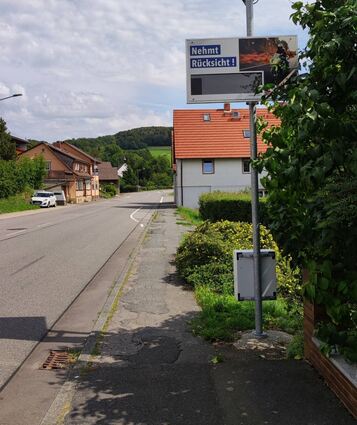 Am Kolmbacher Ortseingang (von Gadernheim kommend) hatte ein Messgerät elf Monate lang den Lärm von Motorrädern aufgezeichnet.