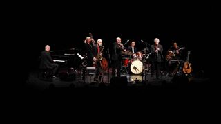 Die Barrelhouse Jazzband feierte ihr 70-jähriges Bestehen am Donnerstag mit einem Konzert im Parktheater – auf Einladung von Veranstalter Klaus P. Becker.