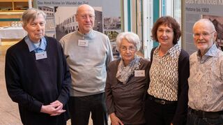 Die Macher der Ausstellung und Mitglieder der Auerbacher Stadtteildokumentation (v.l.): Paul Weskamp, Michael Ruskowski, Heide Killian, Sylvia Wenzel, Udo Lang und Werner Parschau. Die aktuelle Zusammenstellung war von Freitag bis Sonntag im Bürgerhaus Kronepark zu sehen.