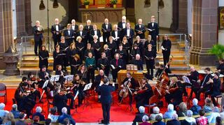 Chor, Orchester und Solisten bringen Glanzlichter der barocken Glaubenspraxis zum Leuchten – buchstäblich mit Pauken und Trompeten.