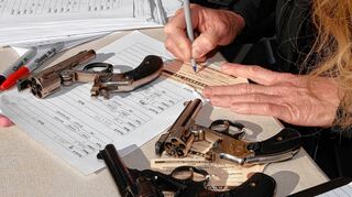 <p>US-Präsident Obama will die Zahl der privat vorhandenen Waffen in den USA reduzieren.</p>