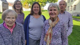 Elfi Steinhäuser (2.v.r.) feierte mit Erika Schrick, Claudia Götz, Bettina Walter und Helmut Steinhäuser Geburtstag.