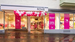 Das Schuhhaus Rohr in der Hauptstraße 30-32 besteht seit 50 Jahren. Das Ehepaar Reinhard und Gundel Rohr übernahm 1973 das Schuhhaus Stegmüller.