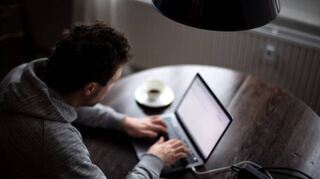 Mit gefälschten Wohnungsanzeigen locken Kriminelle ihre potenziellen Opfer, um Vorauszahlungen für Miete und Kaution zu ergattern.