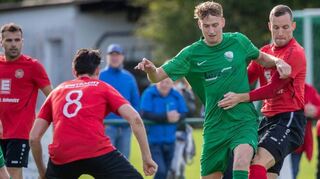 In der vergangenen Saison gewann der VfR Fehlheim das Heimspiel (am Ball Luke Steinmetz) gegen Wald-Michelbach 3:2, verlor aber im Odenwald 0:3.