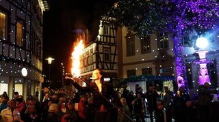 Einkauf bei Kerzenschein: Ein Bummel durch die Innenstadt lohnte sich am Freitagabend besonders.