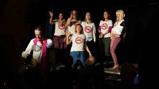Das Stück „Lysistrata“ des Vornerum-Theaters feierte am Wochenende Premiere im PiPaPo-Kellertheater.