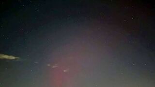 Dieses Polarlicht war von Einhausen aus mit bloßem Auge im Ansatz als leichte rötlich-violette Aufhellung des Himmels durch Wolkenlücken erkennbar.