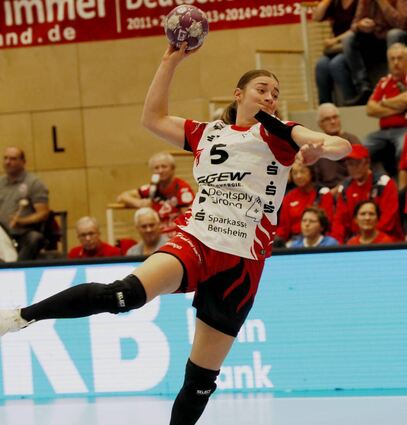 Isabell Hurst (Bild) war gemeinsam mit Lisa Friedberger mit sechs Treffern beste Tor-schützin der Flames bei der gestrigen 26:28-Niederlage in Blomberg.