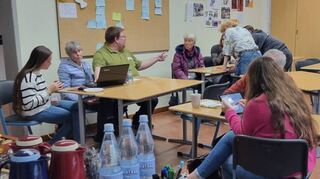 Beim Projekt „Digitale Engel“ helfen Schülerinnen der Liebfrauenschule der älteren Generation, sich in der digitalen Welt zurechtzufinden.
