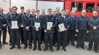 Bei der Feuerwehr Auerbach wurden verdiente Mitglieder geehrt beziehungsweise befördert.