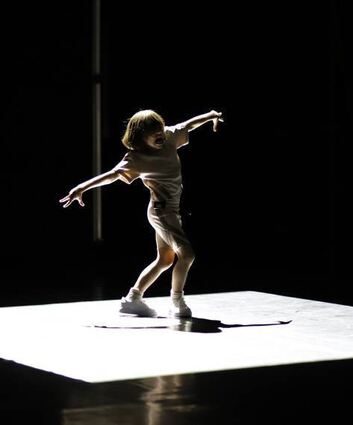 Die zehn Jahre alte Adeline Kerry Cruz in „Silent Legacy“.