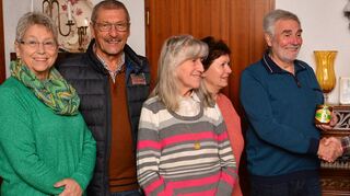 Klaus Essinger (Zweiter von rechts) feierte seinen 75. Geburtstag.