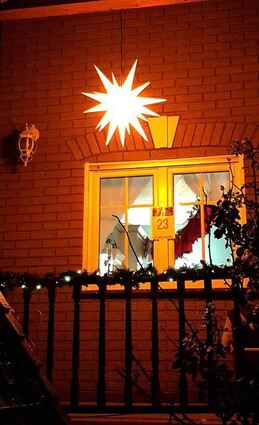 Der Lebendige Adventskalender der Familienkirche Bensheim-Zwingenberg führt alle Interessierten auch in diesem Jahr wieder an die unterschiedlichsten Orte im ganzen Pastoralraum.