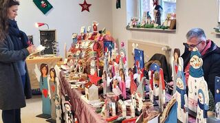 Im vergangenen Jahr wurden beim Weihnachtsmarkt in der Alten Schule in Kirschhausen allerlei kreative Dekorationsartikel und vieles mehr angeboten. Das soll es auch in diesem Jahr wieder geben.