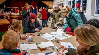 Zwei Tage Winterzauber in Hochstädten: Der kleine Weihnachtsmarkt am und im Hochstädter Haus erfreute sich auch in diesem Jahr großer Beliebtheit.