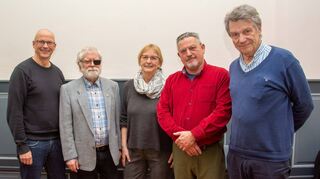 Fritz Kilthau (2.v.l.) bleibt Vorsitzender des AK Synagoge. Gewählt wurden zudem (v.l.) Martin Giebeler (Beisitzer), Ulrike Jaspers-Kühnhold (2. Vorsitzende), Robert Fiedler (Kassenprüfer) sowie Ulrich Kühnhold (Schatzmeister).