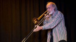 Unter der Überschrift „Tango 2.0“ stand das experimentelle Gesprächskonzert mit dem Jazzposaunisten Henning Berg am Sonntag im PiPaPo-Theater.