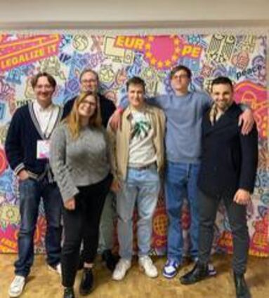 Auf dem Bild (von links nach rechts): Ole Wilkening, Paul Weiske, Caroline Ommer, Jonas Brentano, Lasse Wilkening und Mehrad Mehrbahksh.