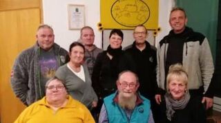 Der neu gewählte Vorstand des Fördervereins: (sitzend von links) Kassiererin Petra Geßner-Mohr , erster Vorsitzender Klaus Mohr, zweite Vorsitzende Sabine Holdermann und (stehend von links) die Beisitzer Alberto Koss, Claudia Tuschen, Klaus Röhmer, Jennifer Hagan-Clement sowie Schriftführer Wolfgang Clement und Beisitzer Dieter Kessel.