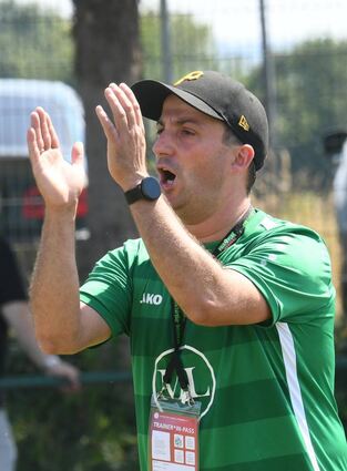 Trainer Marco John VfR Fehlheim II 
Foto: Jürgen Strieder
Tel: 01713452063