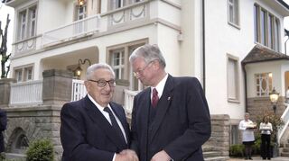 Der ehemalige US-Außenminister Henry Kissinger kehrte im Mai 2005 an die Bergstraße zurück. Er folgte einer Einladung in die Villa Schüssel in Heppenheim, wo Kissinger während seiner Zeit in Deutschland nach Ende des Zweiten Weltkriegs gelebt hatte und wo er von Ministerpräsident Roland Koch begrüßt wurde.