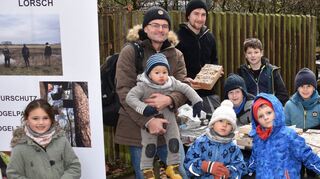 Auch viele Kinder interessierten sich für die Arbeit der Vogelschützer und die Futterrahmen.