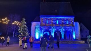 Die meisten Besucher finden es schön, wenn es weihnachtlich leuchtet und strahlt. Ein einzelner Gast bemängelte „Energieverschwendung“.