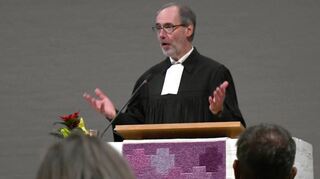 Probst Stephan Arras hielt am Samstag in Heppenheim die Predigt zum Start ins neue Kirchenjahr.