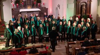 Der Gesangverein Harmonie Fehlheim – hier der Traditionschor – hatte zum Adventskonzert eingeladen.