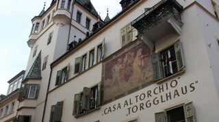 Paradebeispiel für die prachtvoll gestalteten Häuser in den Altstadt-Gassen: das Torgglhaus.