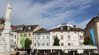 Der „Salon“ von Bozen: Waltherplatz mit prägnantem Denkmal.